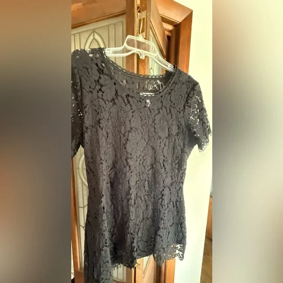 Black Lace Isaac Mizrahi Live
Blouse size Large - Picture 2 of 5
